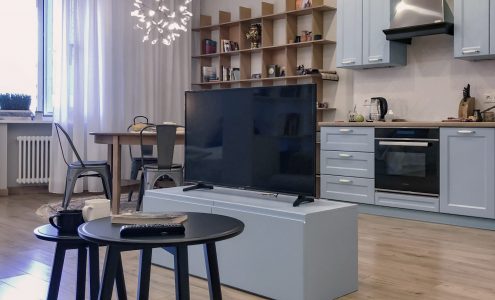 Тумба с ТВ отделяющая гостиную зону от кухни